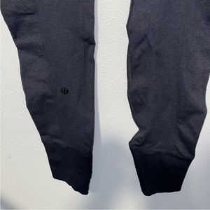 Lululemon Full LengthGray Thermal Pants Size 4 Ribbed Design